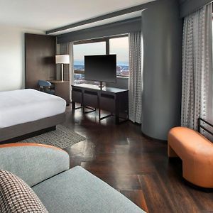 Corner King Room